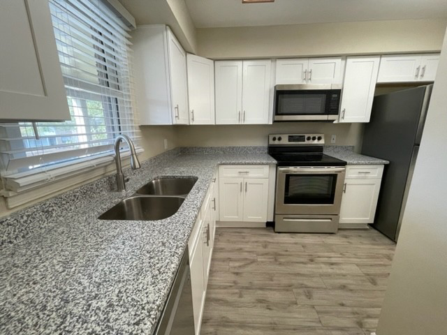 250 Westfield Dr - Photo 2 of 29