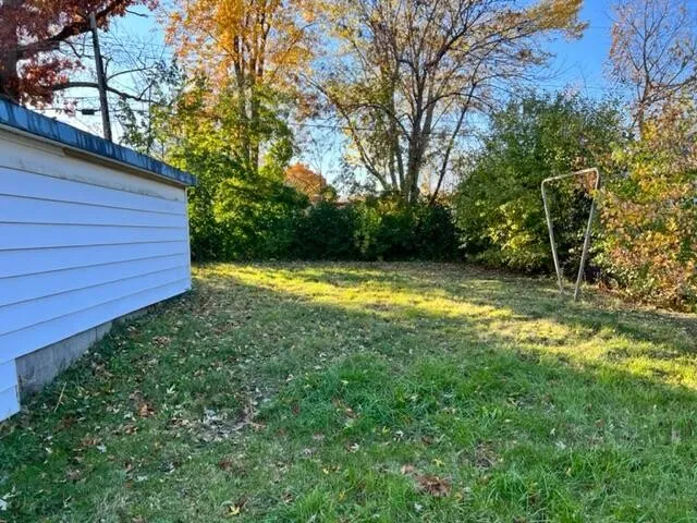 2721 S 50th St - Photo 2 of 10