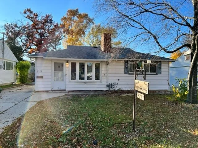 2721 S 50th St - Photo 3 of 10