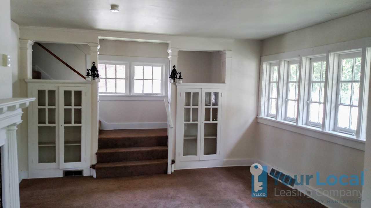 800 Richford St - Photo 2 of 4