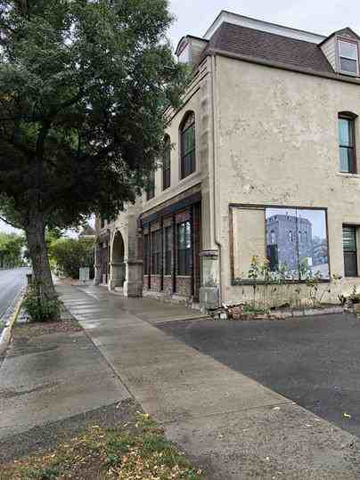 517 E. Broadway Street - Photo 3 of 5