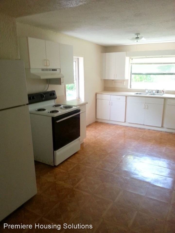 1036 Vine Ln - Photo 3 of 6