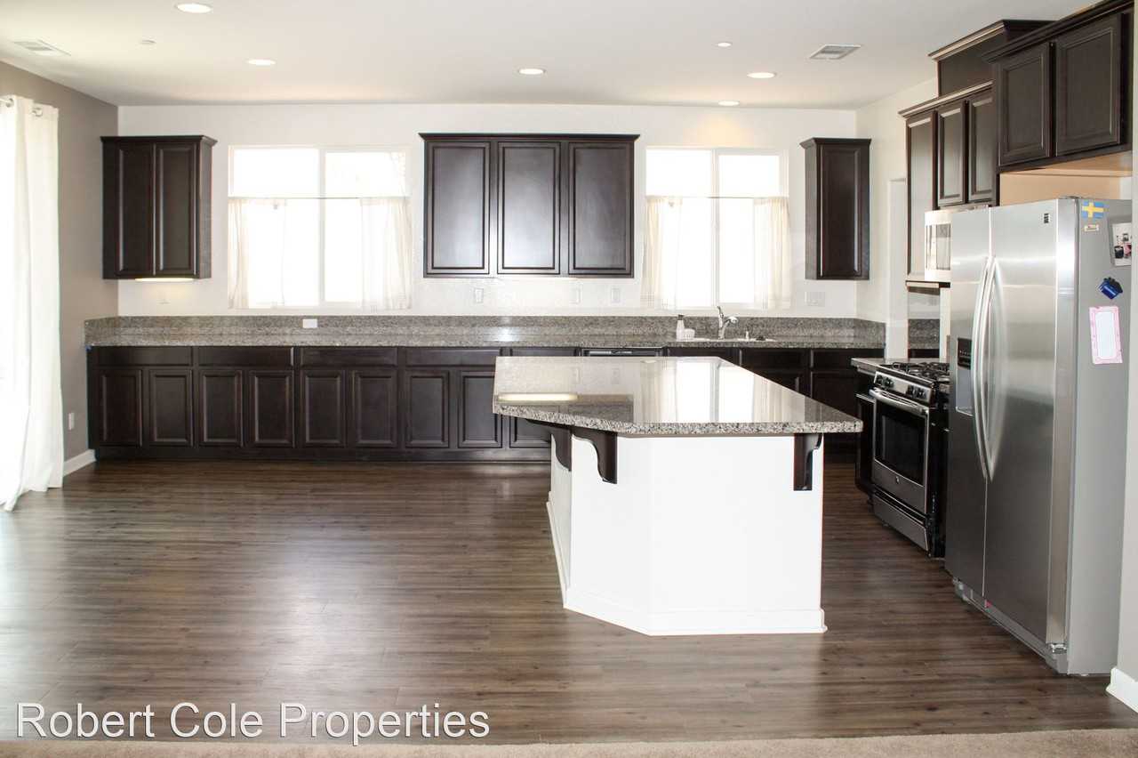 4104 Cottonwood Cir - Photo 3 of 23