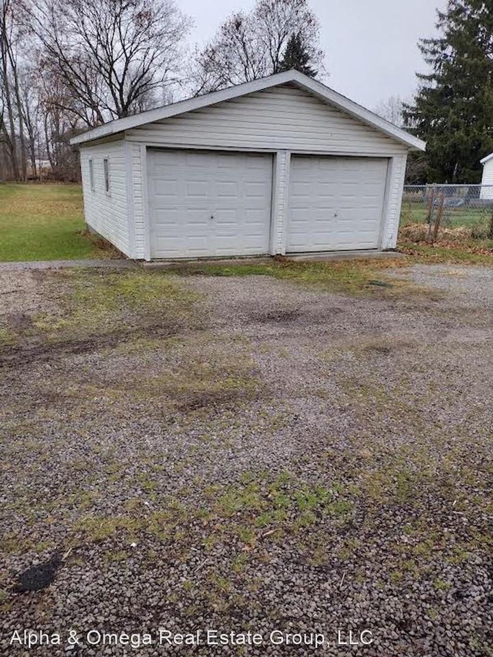 37 W Smiley Ave - Photo 2 of 13