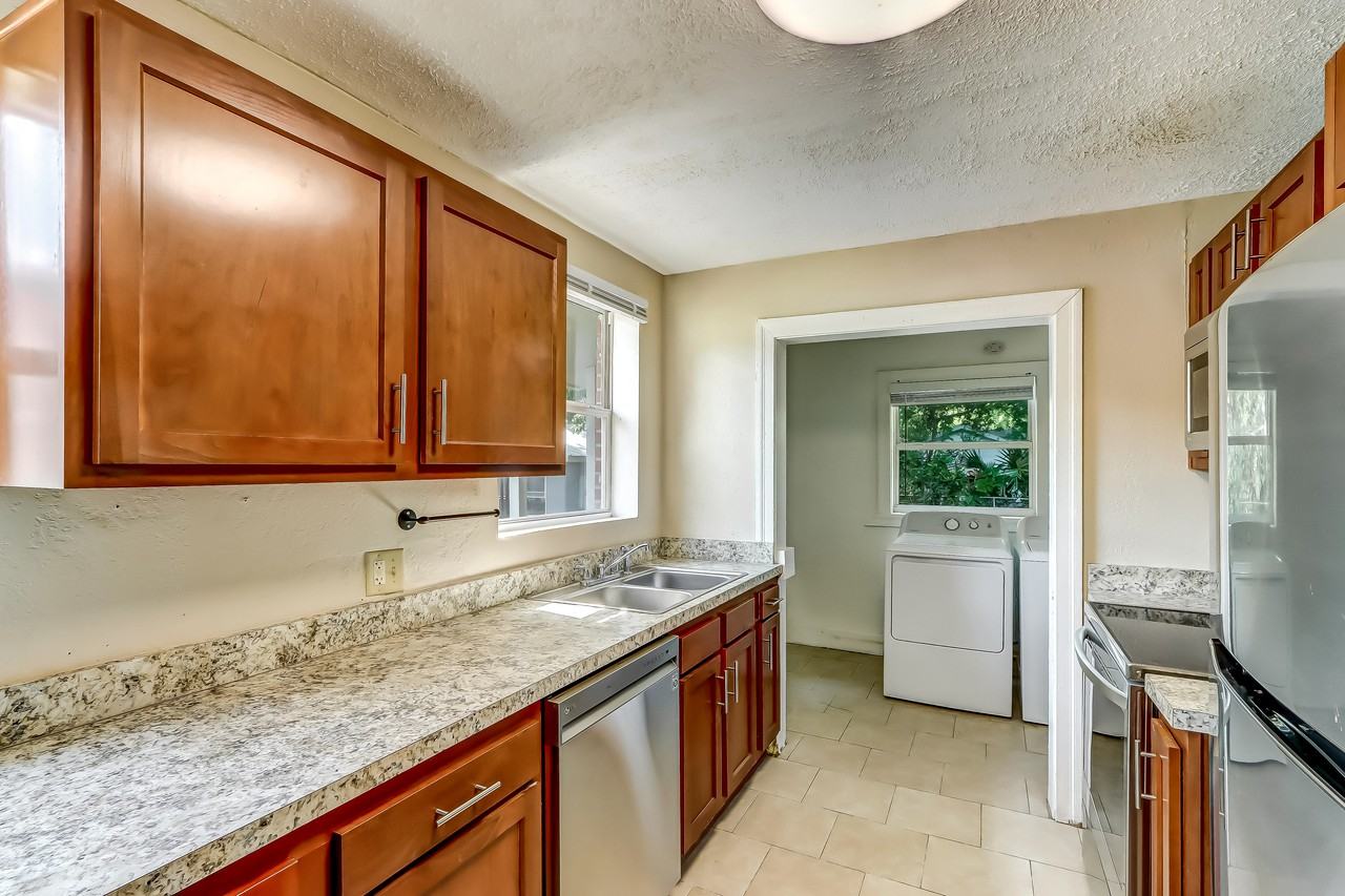 W 9th St - Photo 5 of 7