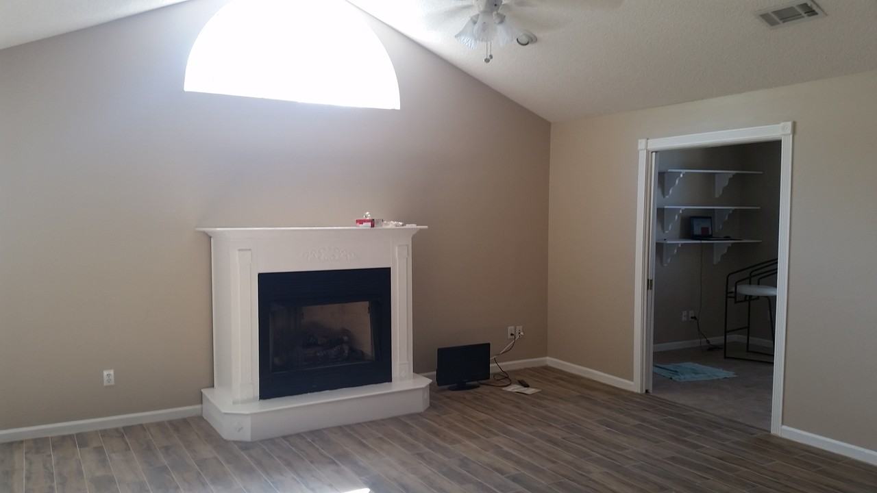 144 Oleander Cir - Photo 3 of 12