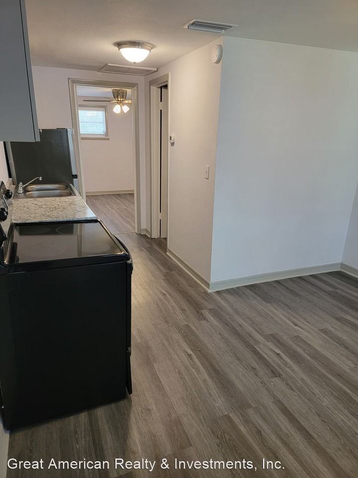 1259 Elmwood Dr - Photo 2 of 5