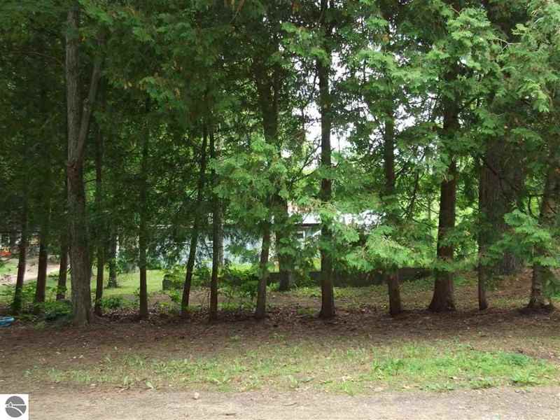 17866 Lake Dr - Photo 2 of 18