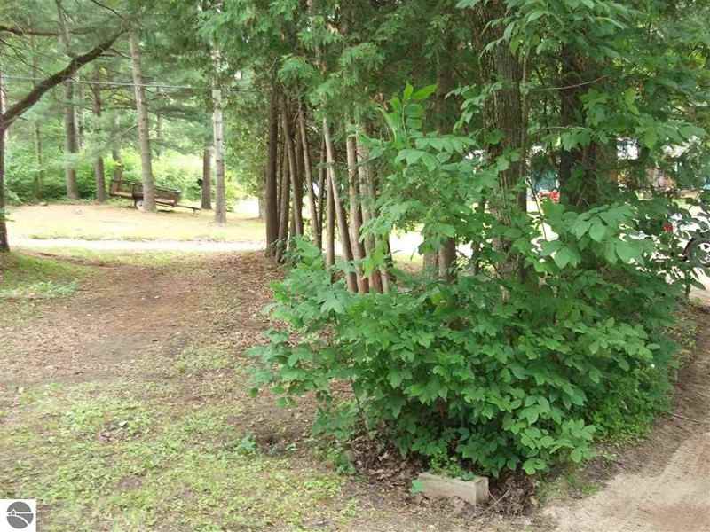 17866 Lake Dr - Photo 3 of 18