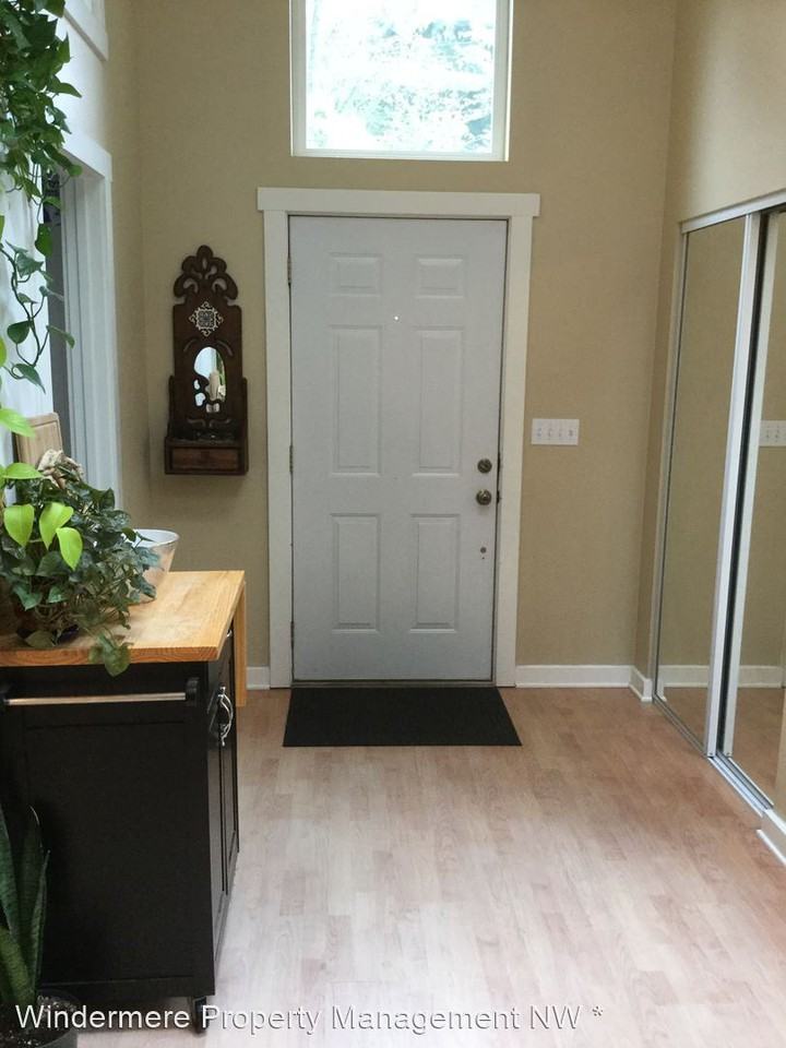 3207 Ne 167th St - Photo 3 of 13