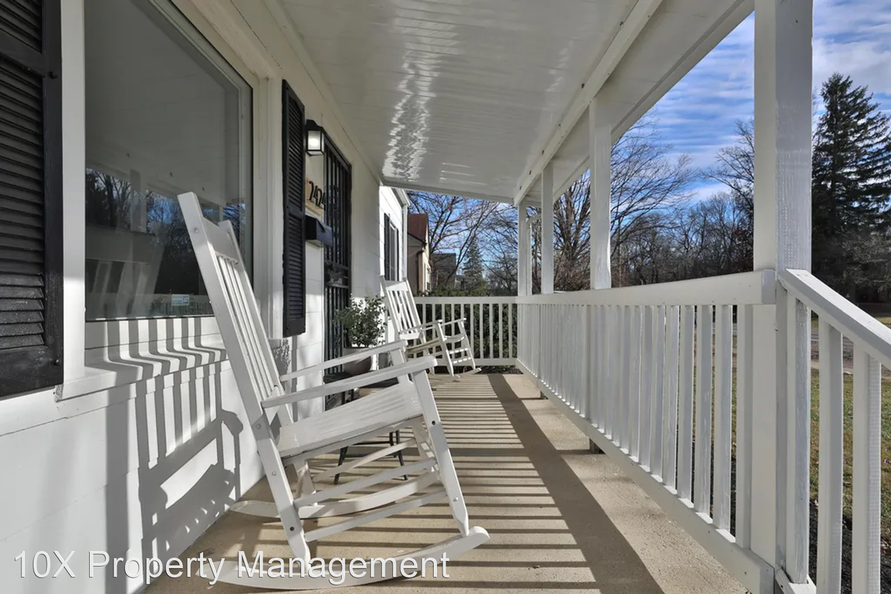 2424 Holt Ave - Photo 3 of 26