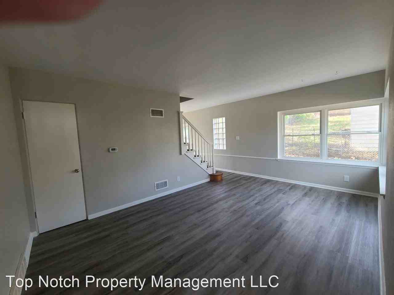 2313 East Street - Photo 3 of 8
