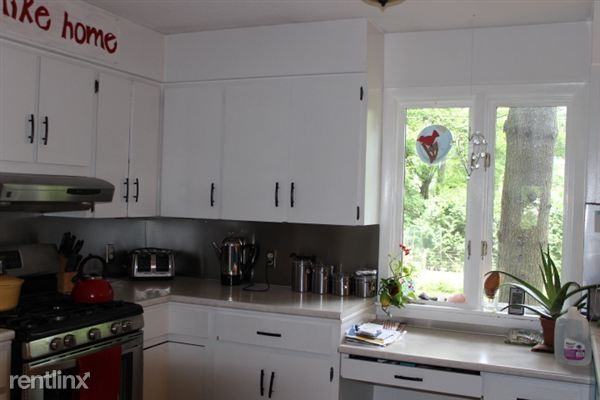 1203 Adams Dr - Photo 3 of 6
