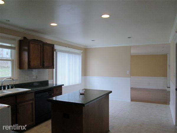 1016 Pineburr Rd - Photo 3 of 8