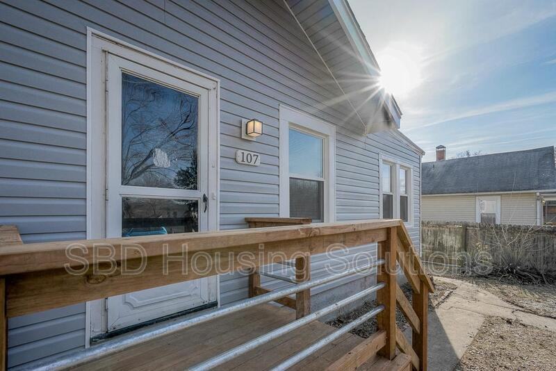107 N Huttig Ave - Photo 3 of 18