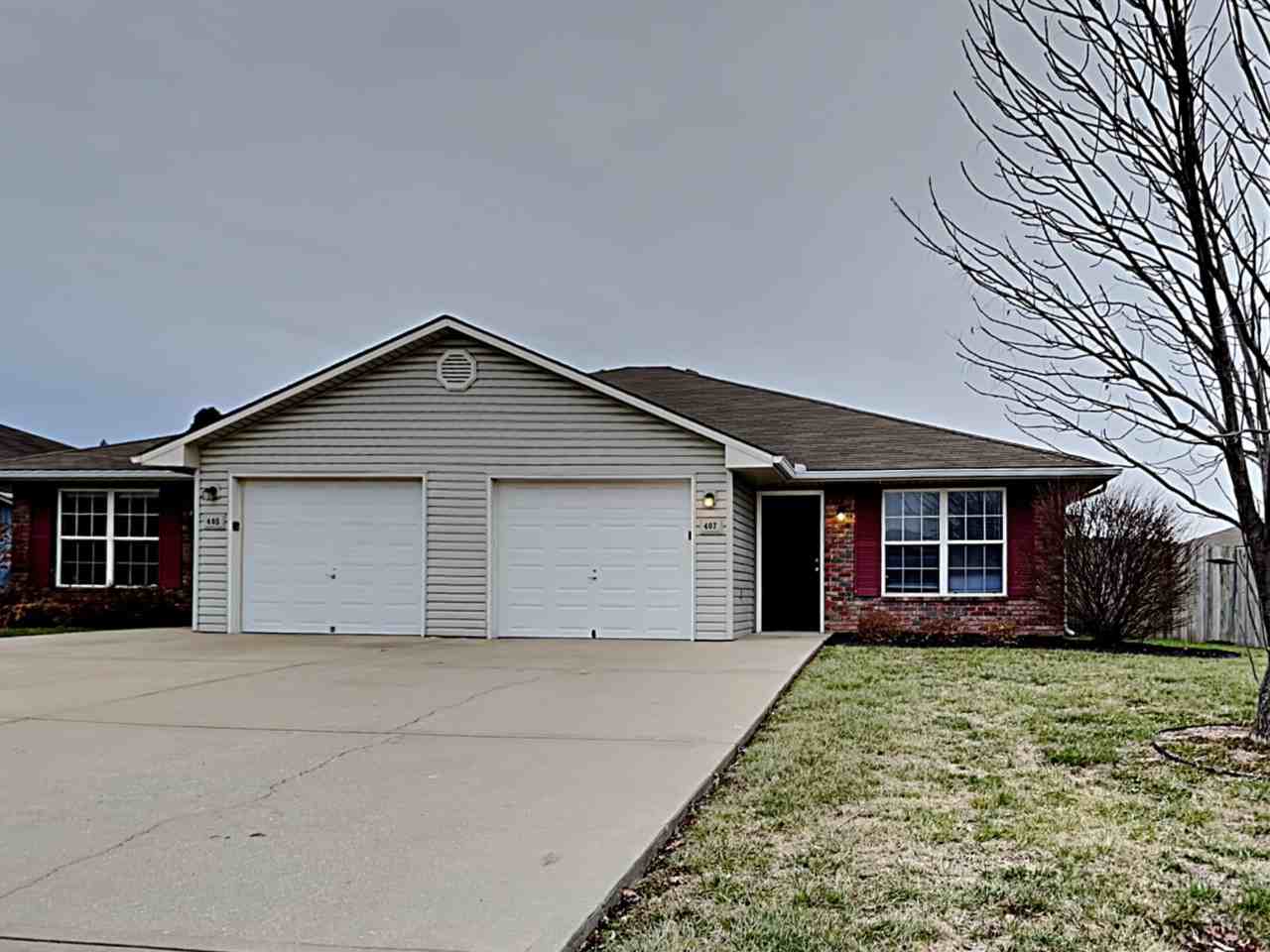 407 Nw Woodbury Dr, Grain Valley, MO 64029 3 Bedroom House for 1,335