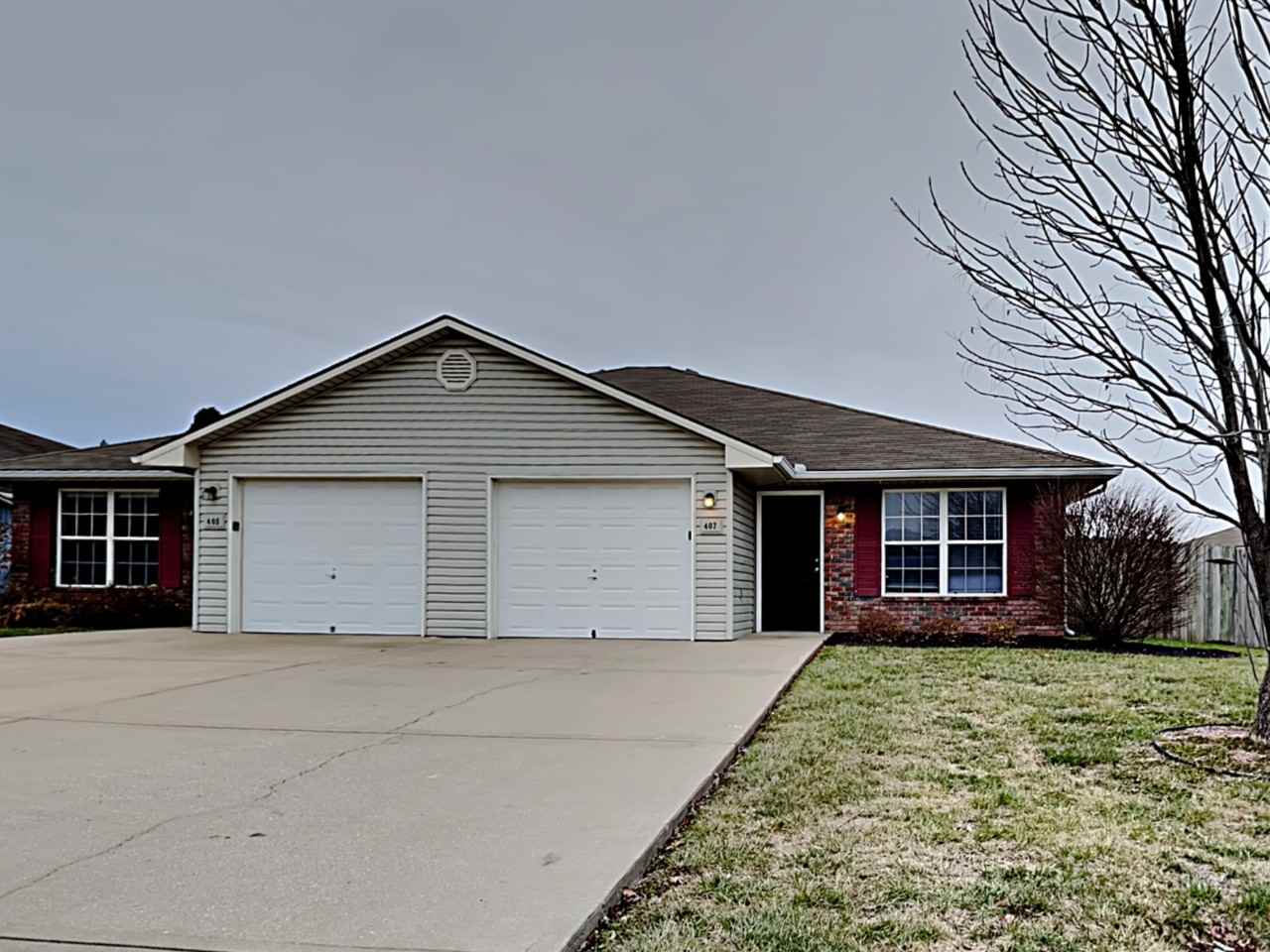 407 Nw Woodbury Dr, Grain Valley, MO 64029 3 Bedroom House for 1,335
