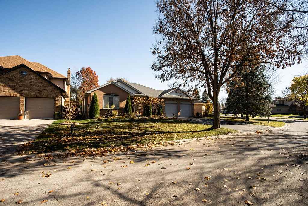 388 Sunnyside Crt - Photo 2 of 25