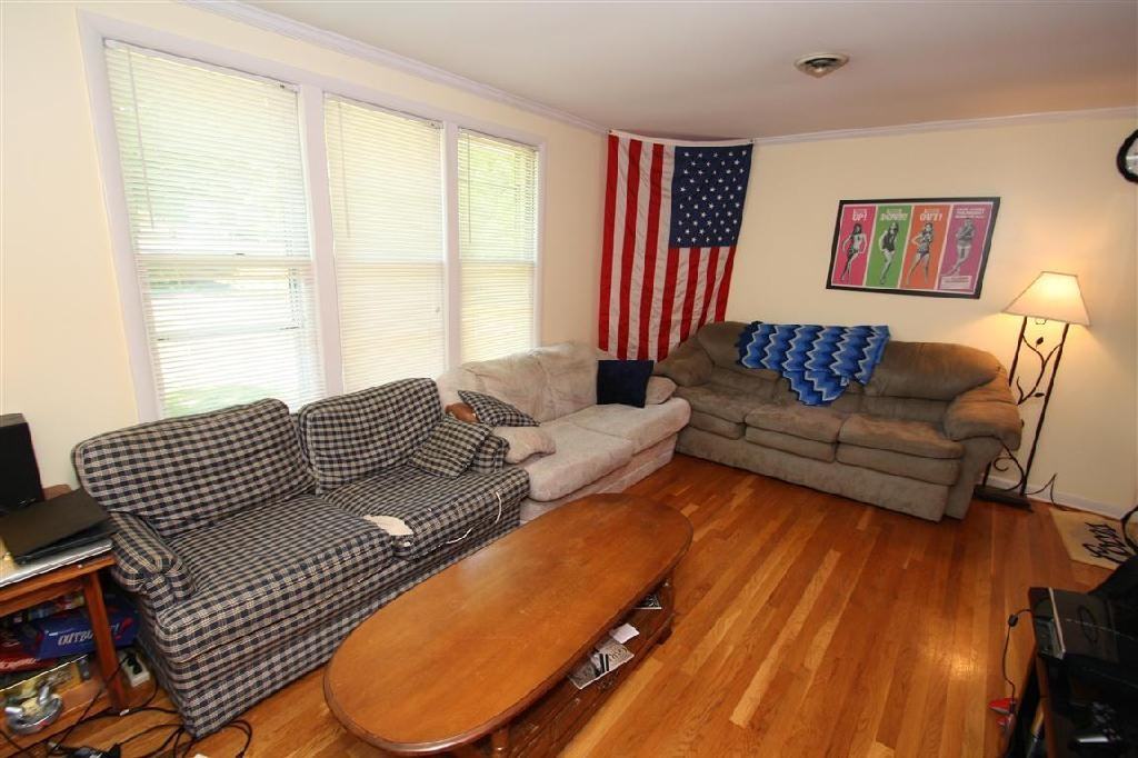 368 Lynn Dr - Photo 3 of 20