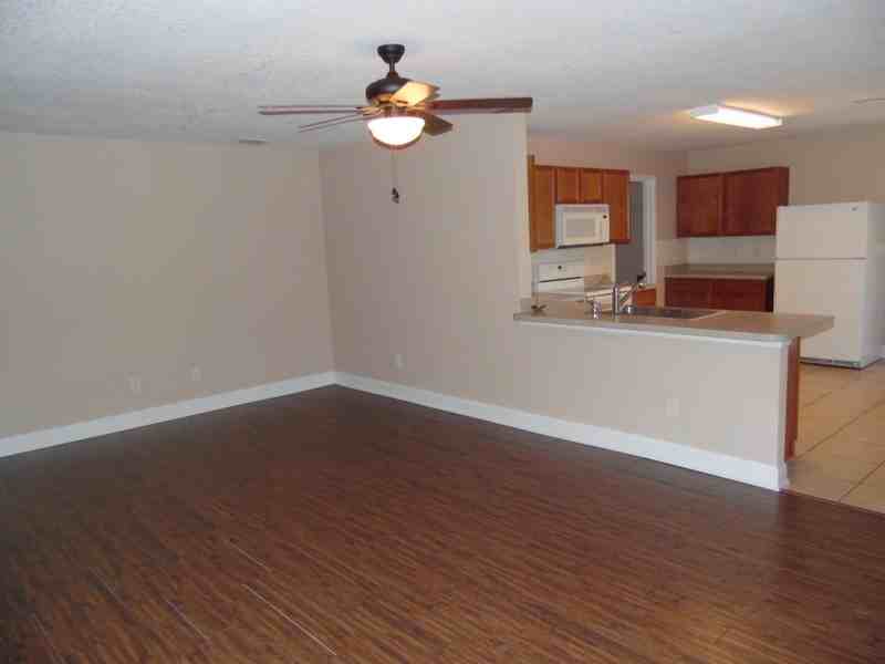 13825 Fareham Rd - Photo 3 of 14