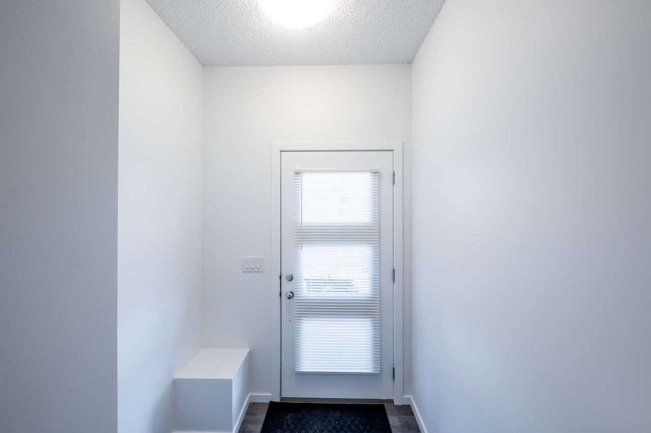 3411 119a St Sw - Photo 2 of 28