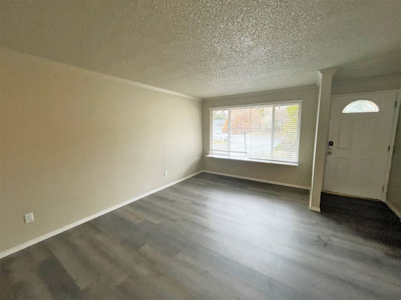 9112 Fawnlilly Cir W - Photo 2 of 18