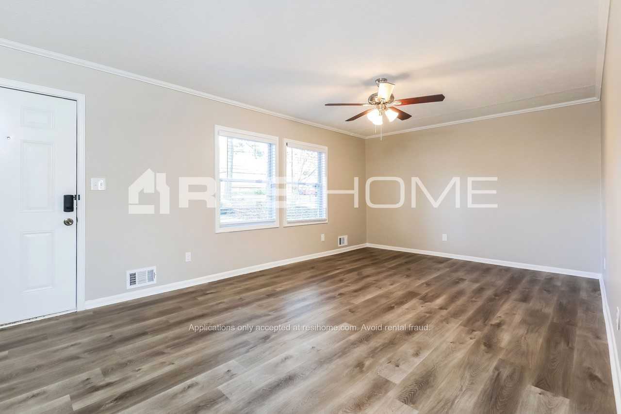 445 Queen Aliese Ln - Photo 3 of 20