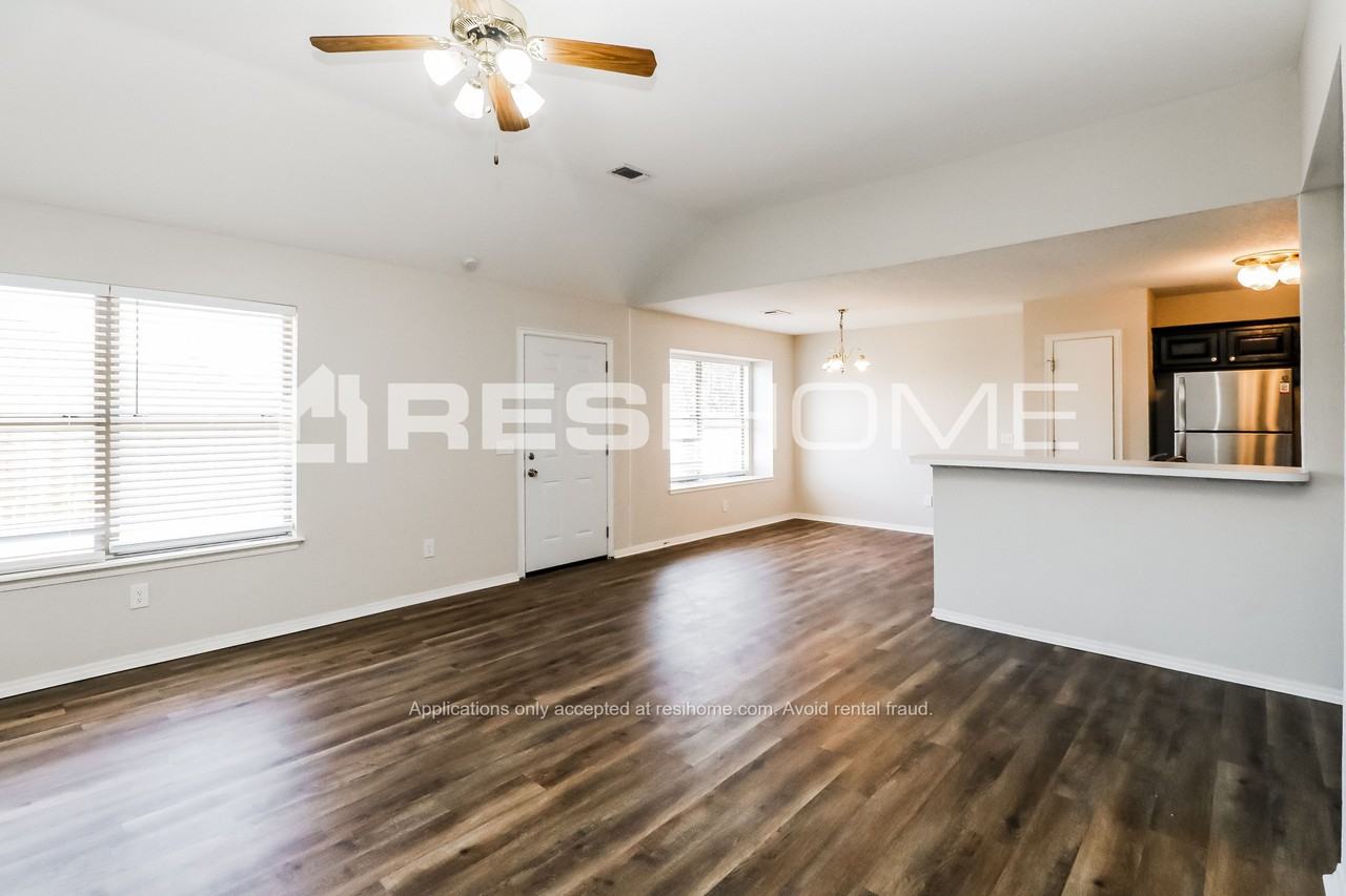 520 S Ashley Court Dr - Photo 3 of 21