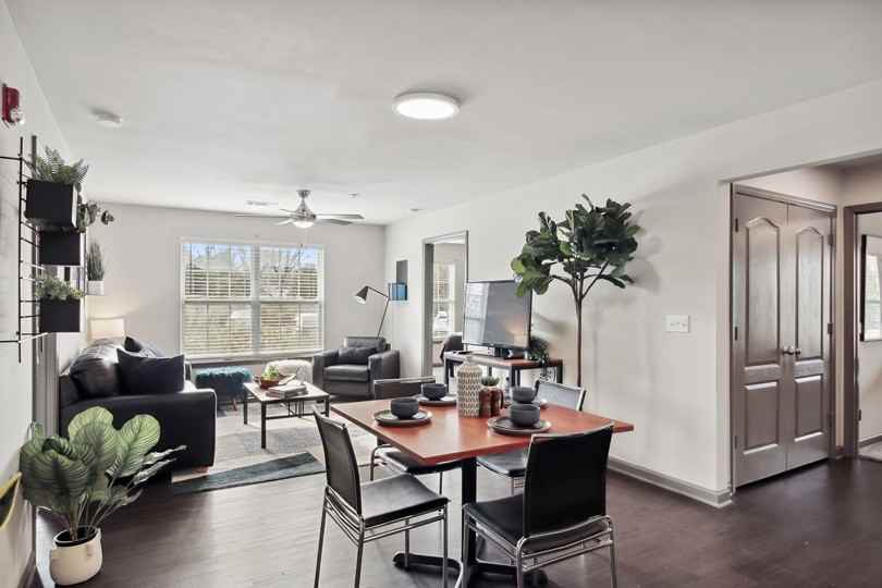 The Social Blue - Photo 3 of 36