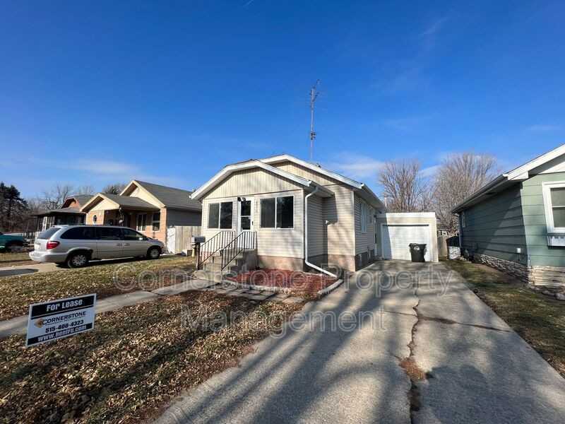 2018 Highland Park Ave, Fort Dodge, IA 50501 2 Bedroom House for 825