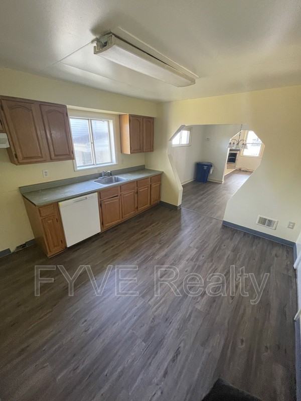 18 Zimmerman St - Photo 3 of 23