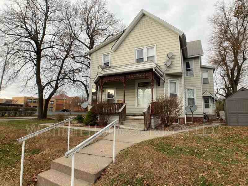 236 W Washington St #3