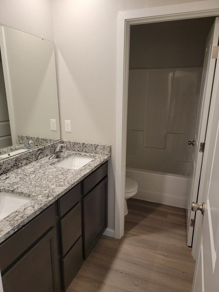 Southwest 42nd Terrace - Photo 2 of 9