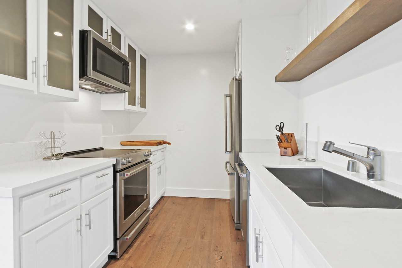 1025 Ocean Avenue - Photo 6 of 59