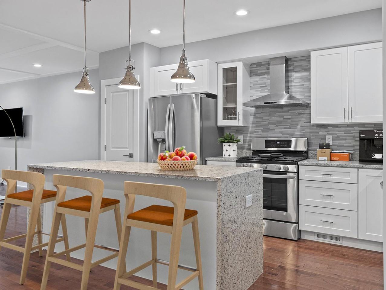 Sleekly renovated Brookland rowhouse 6 blocks from Red Line - Photo 5 of 29