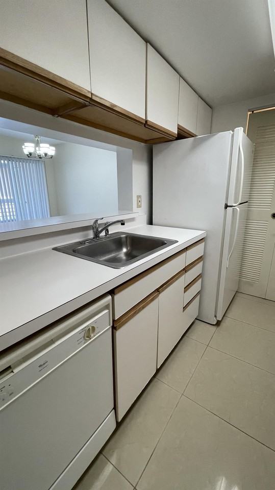 9833 Westview Dr #412 - Photo 2 of 21