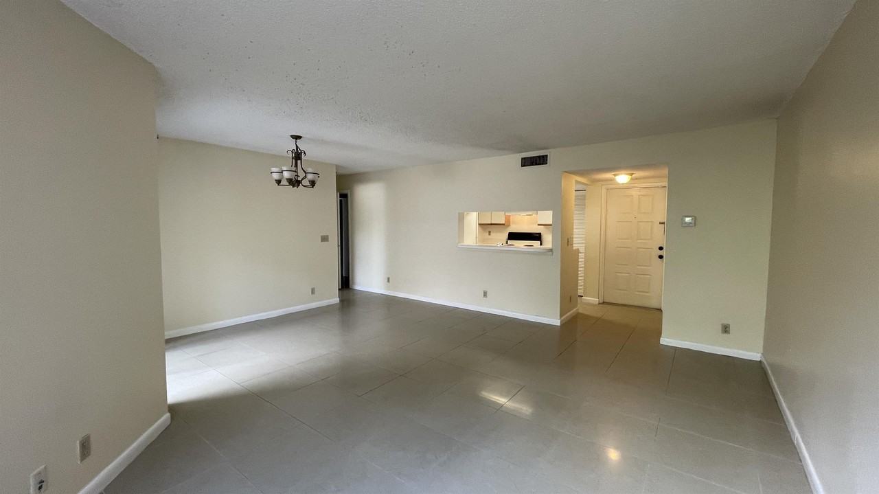 9833 Westview Dr #412 - Photo 4 of 21