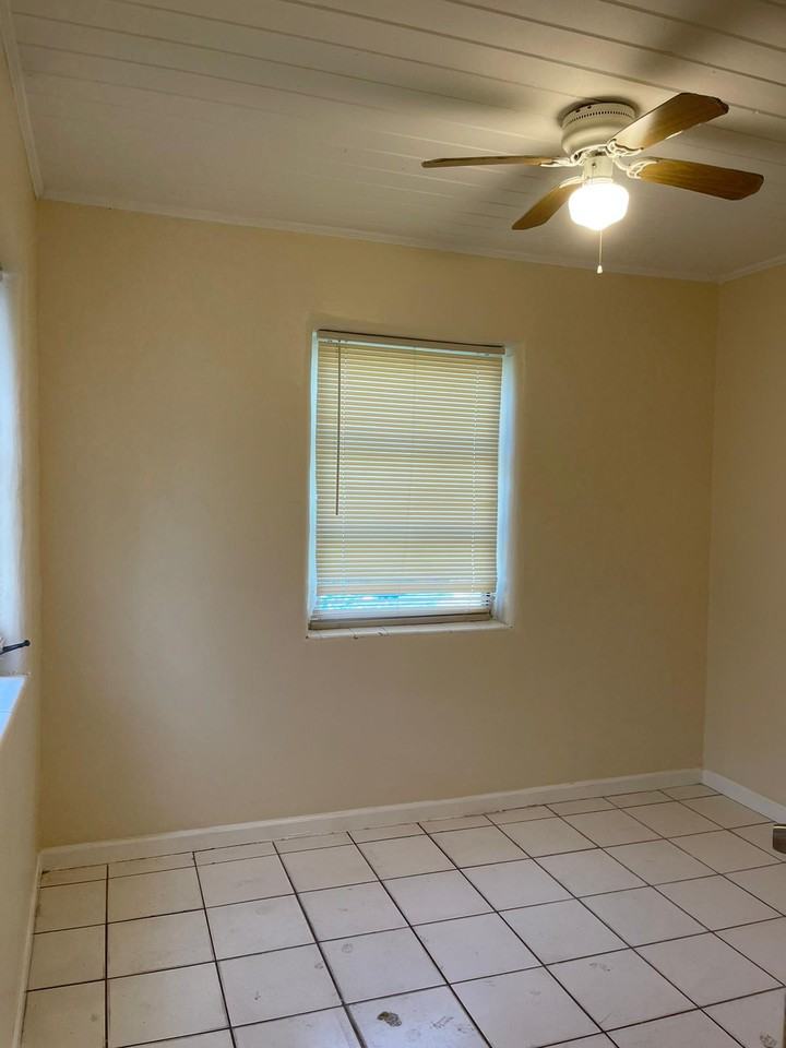 470 Ne 162nd St #472 - Photo 2 of 7