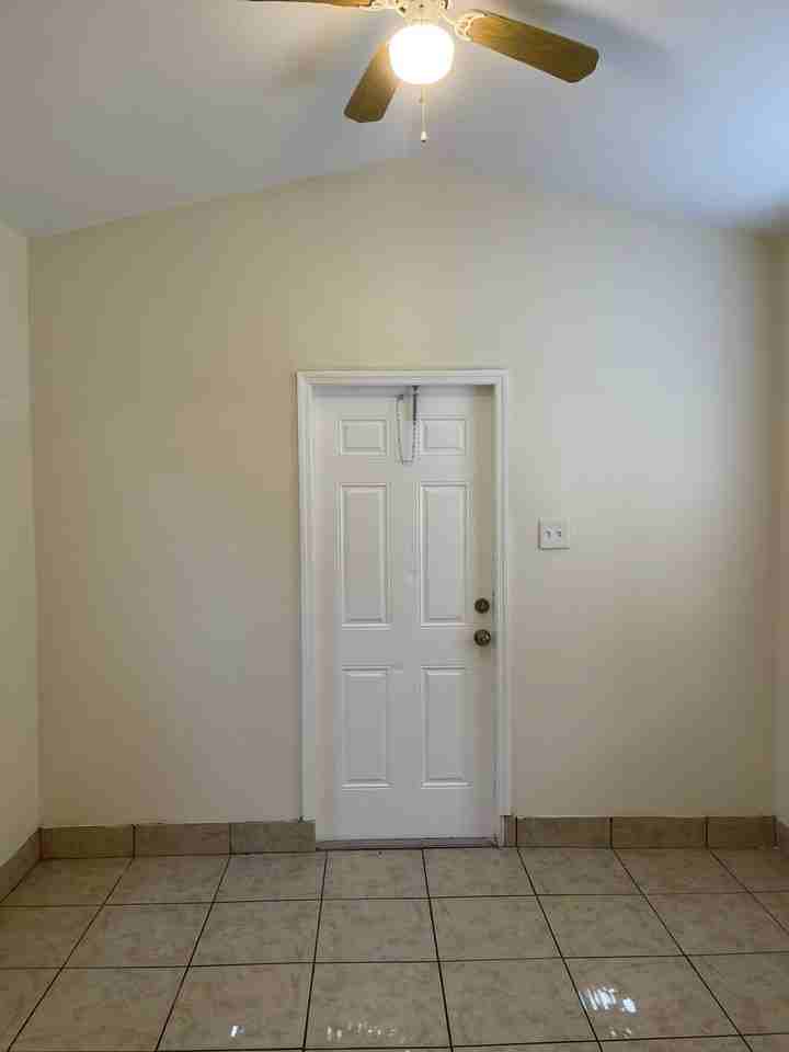 470 Ne 162nd St #472 - Photo 4 of 7