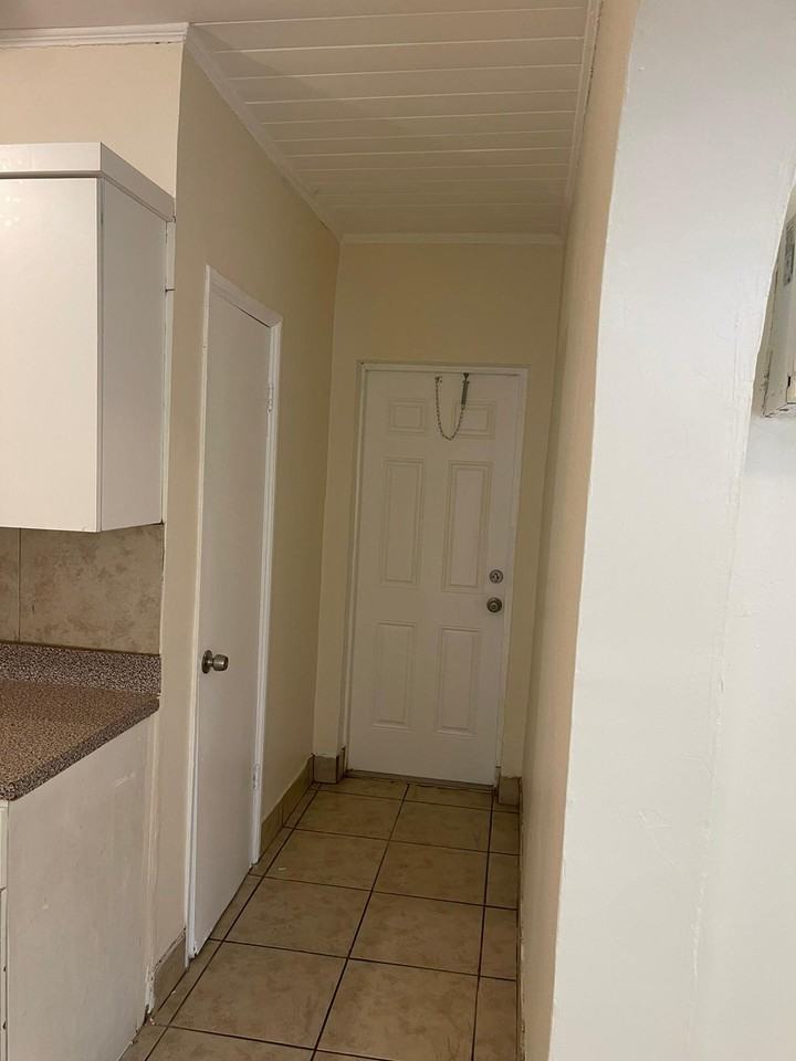 470 Ne 162nd St #472 - Photo 5 of 7