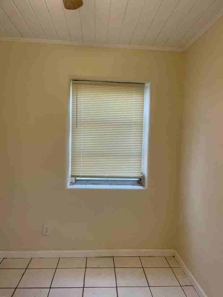 470 Ne 162nd St #472 - Photo 6 of 7