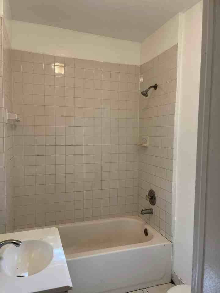 470 Ne 162nd St #472 - Photo 7 of 7