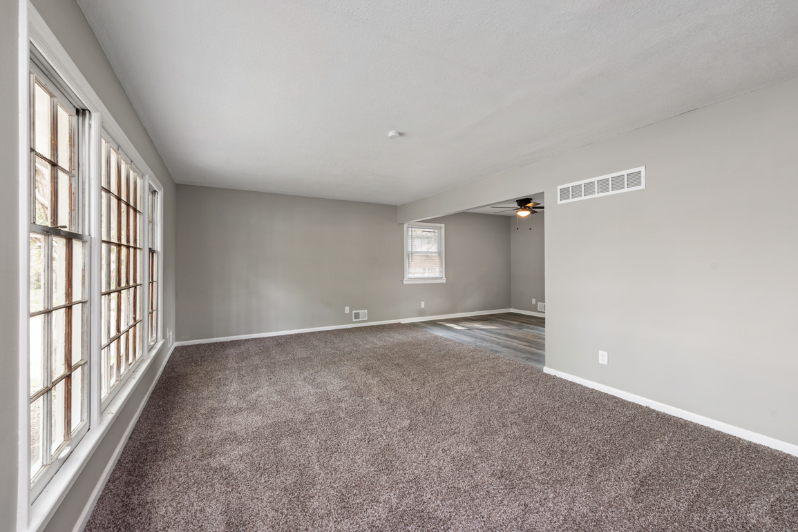 1008 Northwest Range Street - Photo 2 of 13