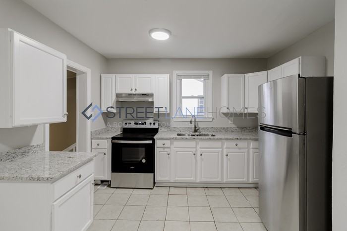 324 Midwood Ave - Photo 3 of 17