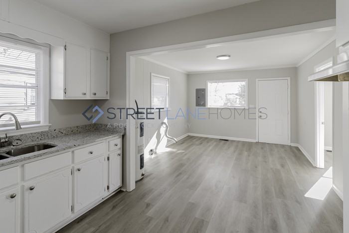 821 4th Ter W - Photo 3 of 20