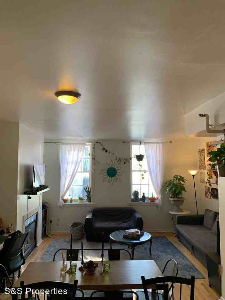 Bright Old City Loft - Photo 3 of 12