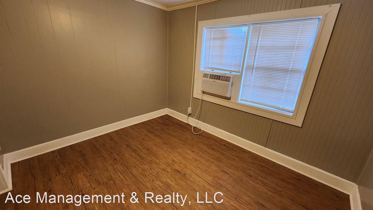 3310 Wildwood Drive SE - Photo 2 of 6