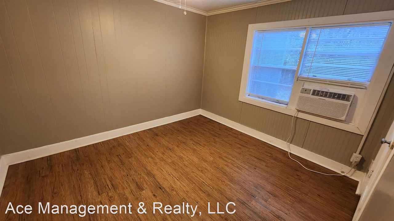 3310 Wildwood Drive SE - Photo 3 of 6