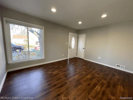 520 E Kalama Ave - Photo 2 of 16