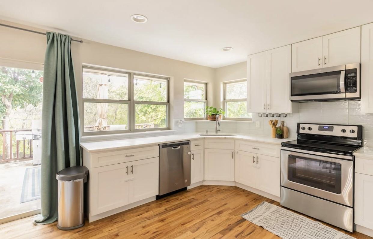 3235 Springwood Ln - Photo 3 of 18